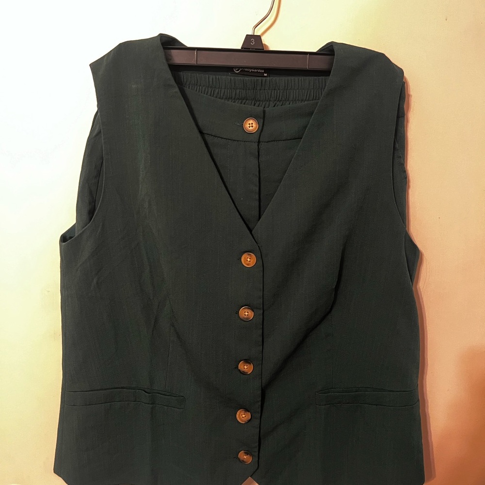 Women's Green Sleeveless 2 piece set